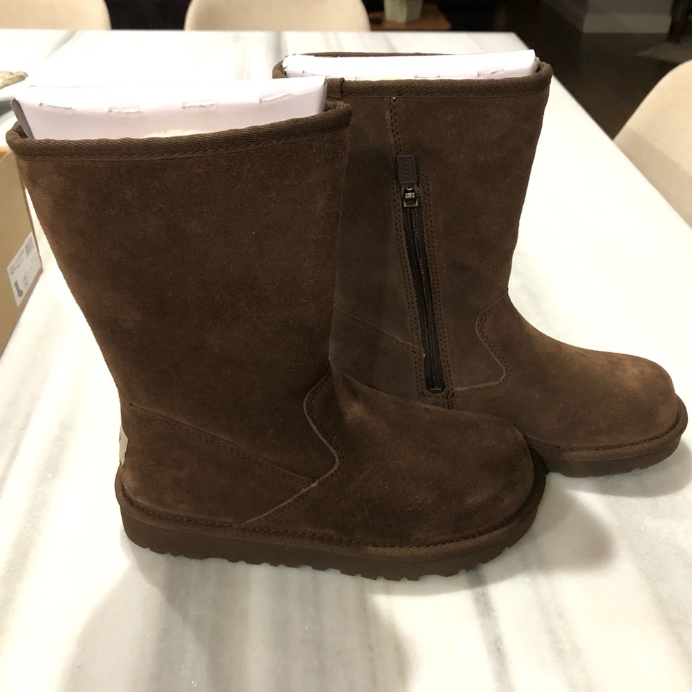 NIB Brown UGGS